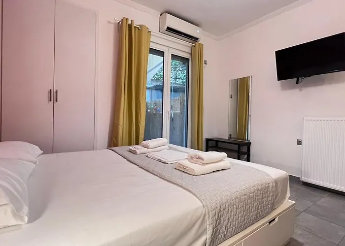 Urban 25Sqm Studio With Backyard In Exarcheia